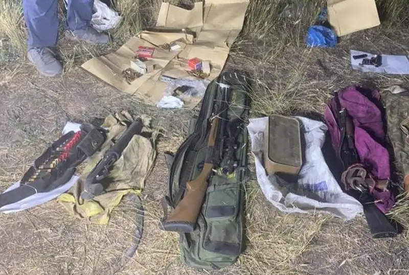 قاراعاندىلىق پوليتسەيلەر قالا شەتىندەگى ورمان القابىنان قارۋ-جاراق پەن وق-دارىلەر تاپتى