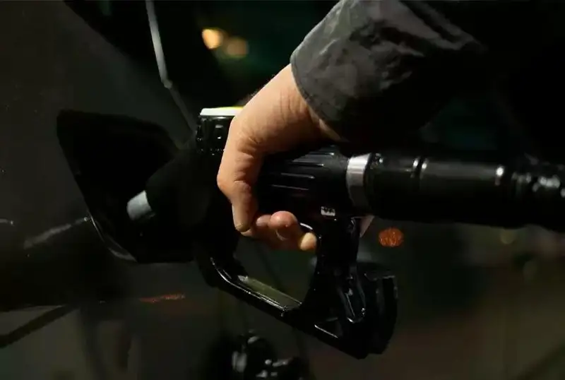 Францияда ёқилғи нархи яна кўтарилди