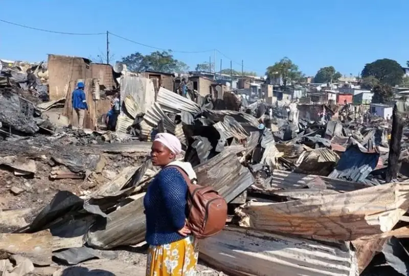 Жанубий Африканинг порт шаҳридаги ёнғин юзлаб уйларни вайрон қилди