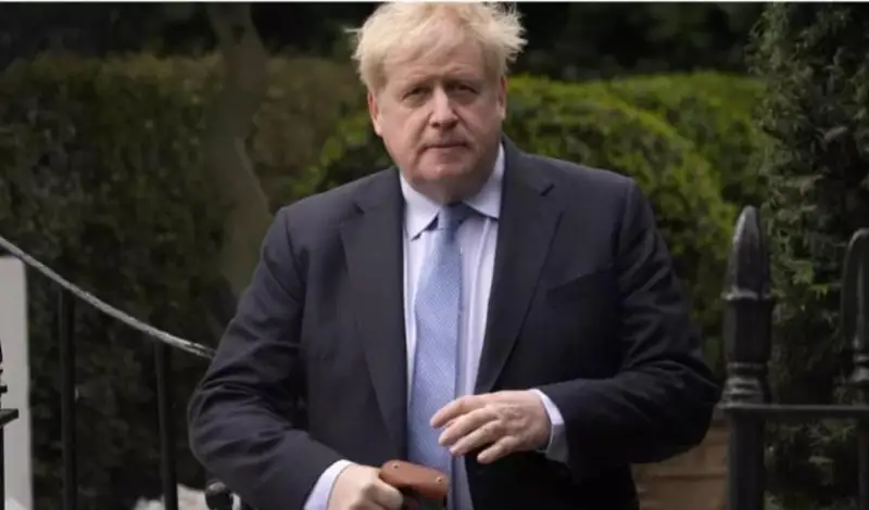 英国前首相约翰逊宣布辞去议员职务