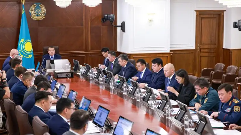 Усилить работу по достижению целевых макроэкономических показателей поручил Алихан Смаилов