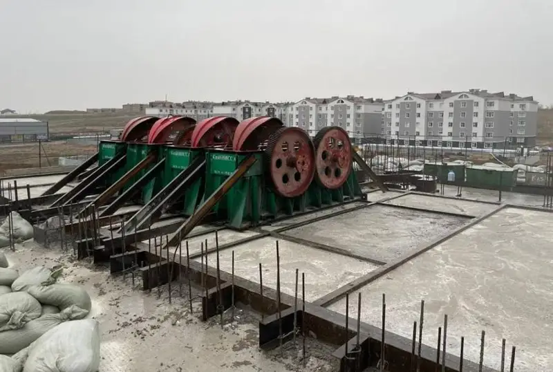 Фрагмент дома испытали на сейсмостойкость в Шымкенте