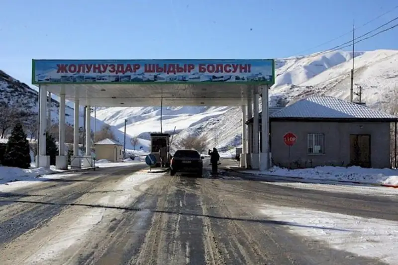 Bishkek-Osh tasjolynda qar kóshkini júrip, kólik qozǵalysy shekteldi