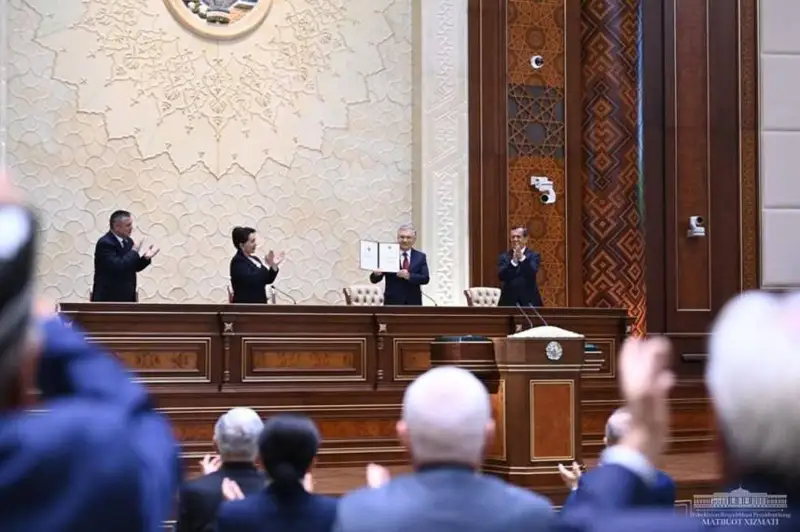 Шавкат Мирзиёев тантанали қасамёд қилди ва Ўзбекистон Республикаси Президенти лавозимига киришди