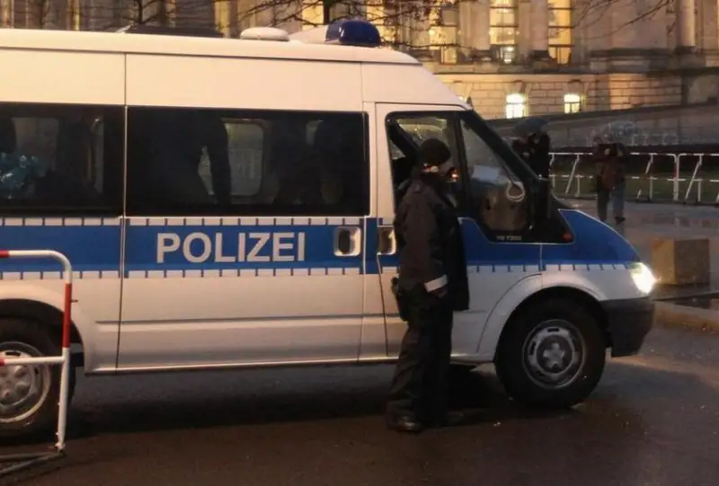 Полиция ФРГ сообщила о возможном захвате заложников в аптеке Карлсруэ