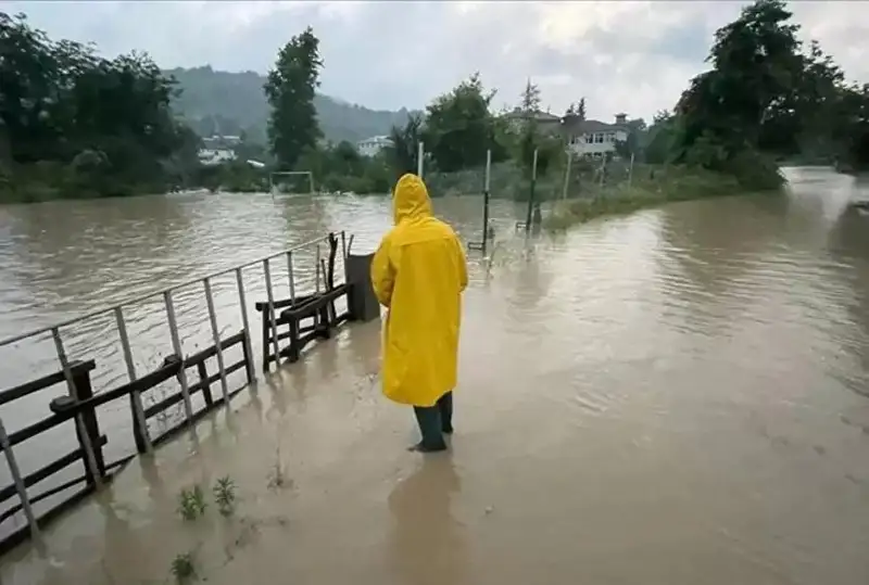 Шимолий Туркияни сел ва тошқинлар қоплади