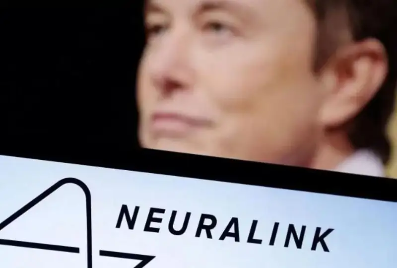 Компания Илона Маска будет вживлять микрочипы в мозг людей