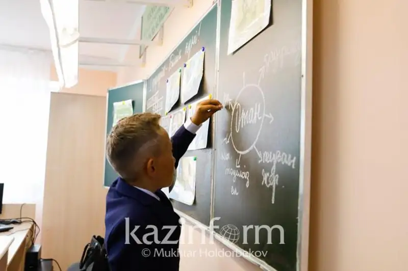 Количество трехсменных школ в Казахстане за год увеличилось на 6%