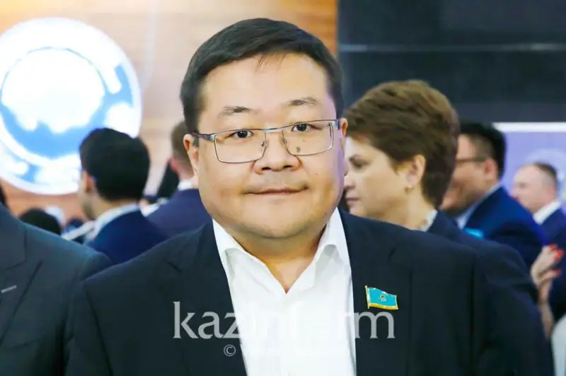 Qazaqstanda keminde eki etnostyń ókili bolsa, Assambleıa jumysyn toqtatpaıdy - Aıdos Sarym