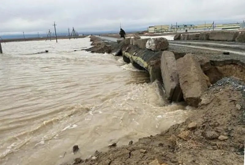 Ақтөбеде су тасқыны кезінде бірнеше ауылға қатынас шектелді