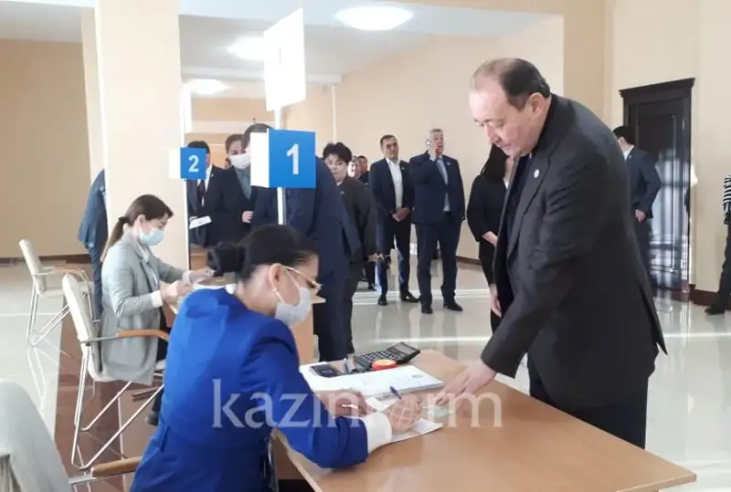 Aqtóbede ártúrli deńgeıdegi máslıhattyń 178 depýtaty tańdaý jasaýda