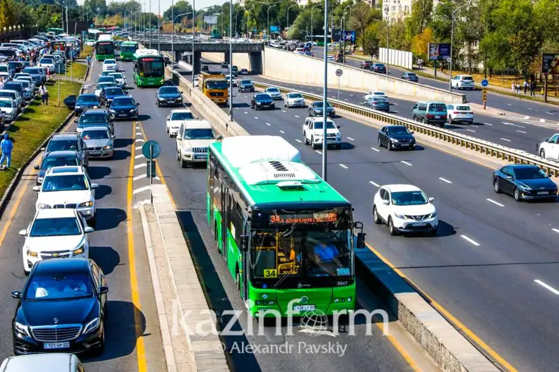 Almatyda taǵy birneshe avtobýstyń júrý baǵyty ózgeredi