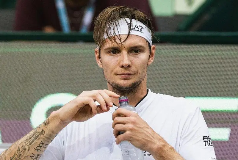 Александр Бублик снялся с матча Уимблдона-2023