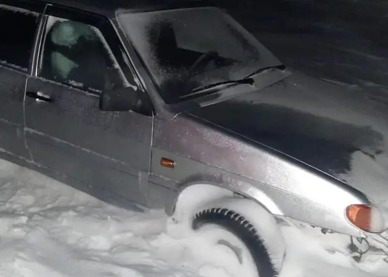 Семью с ребенком вызволили из снежного плена в Костанайской области