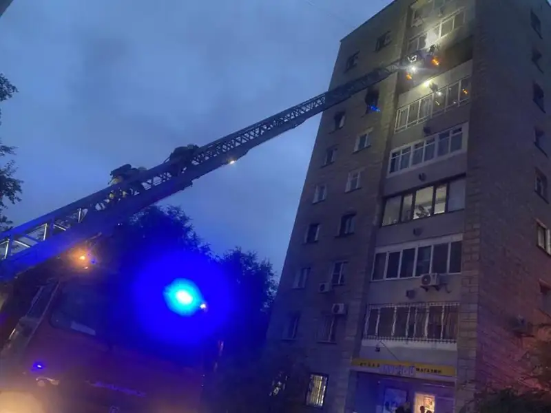 وسكەمەندە زاريادتالىپ جاتقان تەلەفوننان ءورت شىعىپ، 20 ادام ەۆاكۋاتسيالاندى