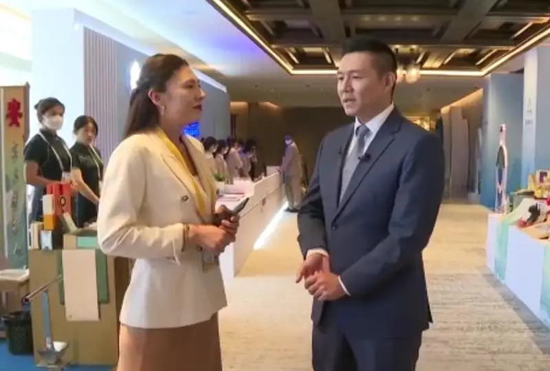 Мен қозоғистонликларнинг меҳмондўстлигидан мамнун бўлдим – Тоқаевдан интервью олган хитойлик журналист