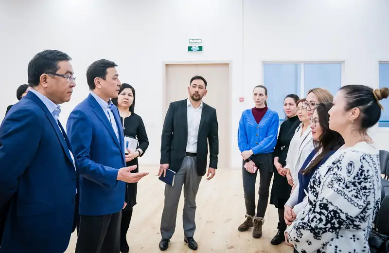 Алтай Кульгинов посетил медицинские и социальные объекты Абайской области