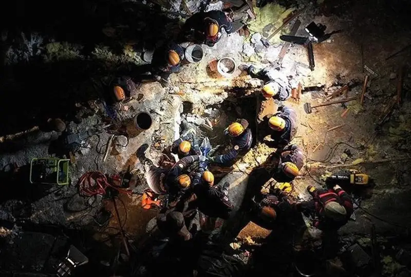 Число жертв землетрясения в Турции превысило 1760 человек