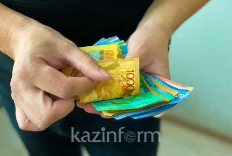 Basqarma qyzmetkerleri Kundelik.kz-ke mektep ashanasyndaǵy mázirdi ornalastyrǵany úshin aqsha alǵan