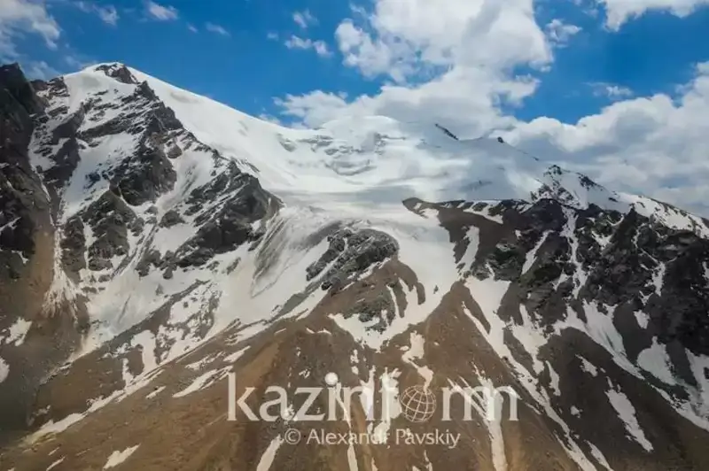 Лавину спустили в горах близ Алматы