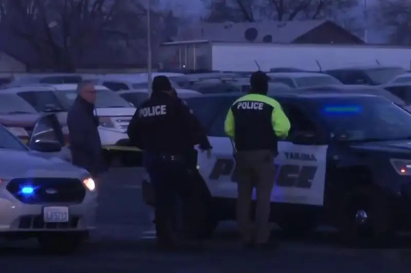 АҚШнинг Вашингтон штатида номаълум шахс уч кишини отиб ўлдирди