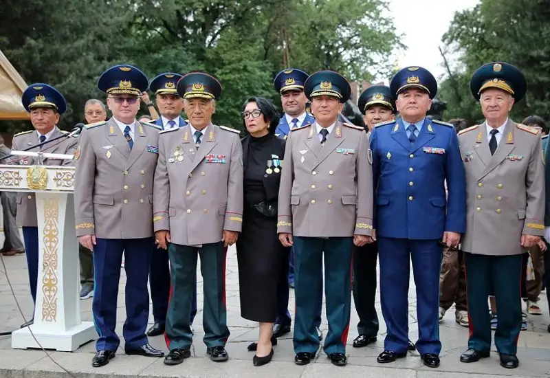Выпускники военного вуза Минобороны получили дипломы в Алматы