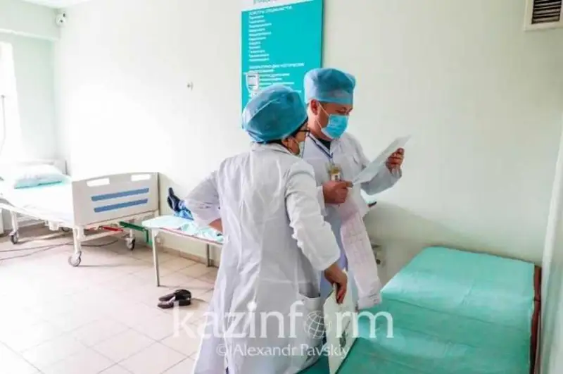 Алматинские офтальмологи спасли зрение мужчине с проникающей травмой глаза