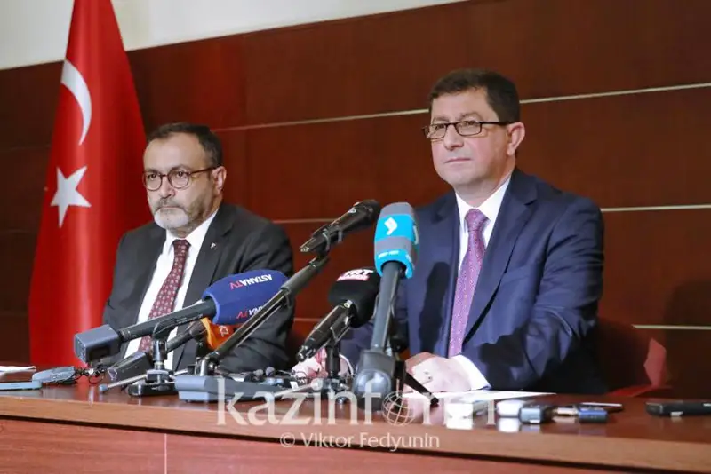 Túrkııa elshisi sapasyz ǵımarat salǵandar sot aldynda jaýap beretinin aıtty
