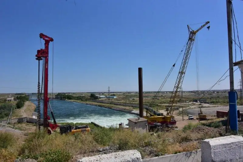 Начаты работы по очистке дна Шардаринского водохранилища