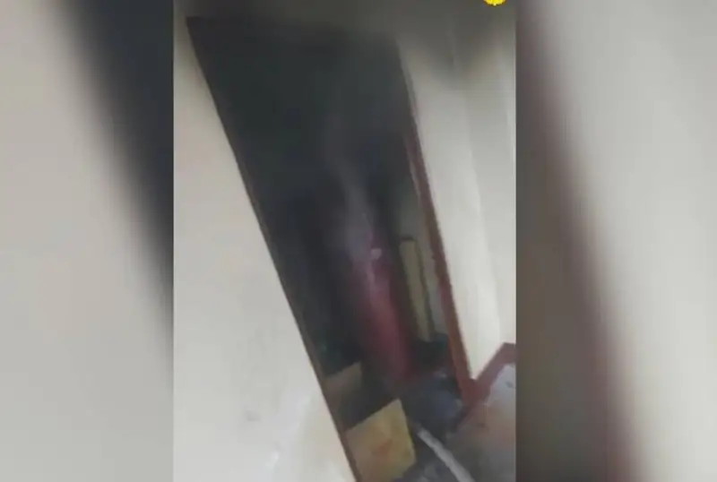 25 человек эвакуировали из горящей многоэтажки в Атырау