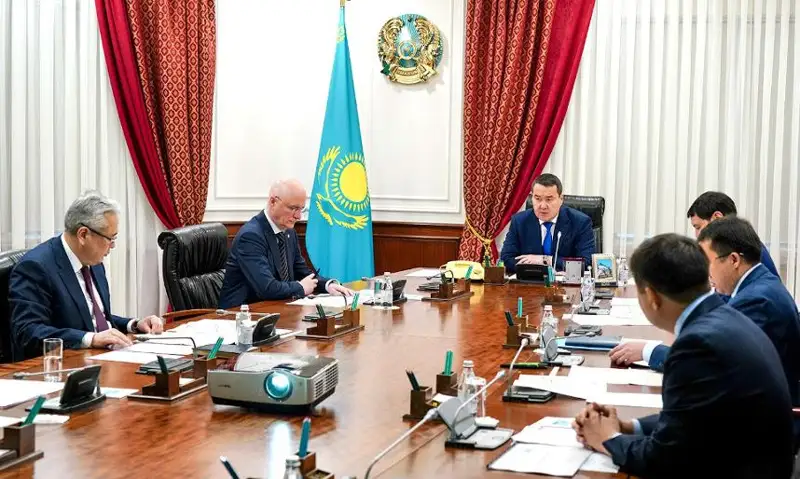 Нужно увеличивать пропускную способность международных транспортных коридоров – Алихан Смаилов