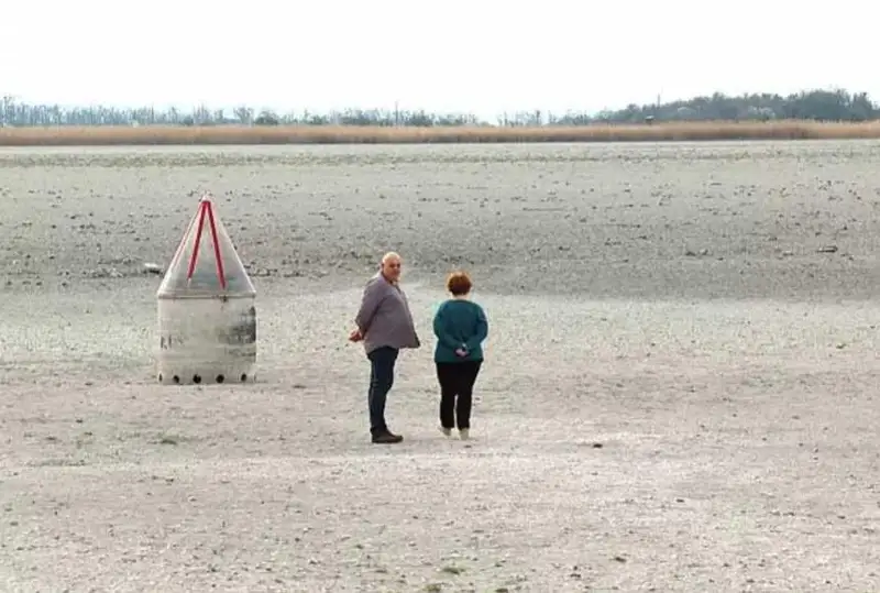 Австриядаги қурғоқчилик: одамлар қуриган кўл тубидан танга қидирмоқда