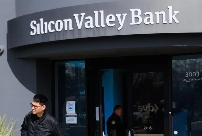 Новый владелец Silicon Valley Bank сократит сотни сотрудников