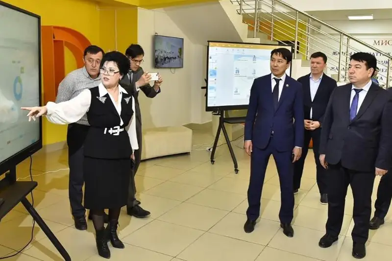 Oqý-aǵartý mınıstri Shymkent mektepteriniń qaýipsizdik júıesin tekserdi