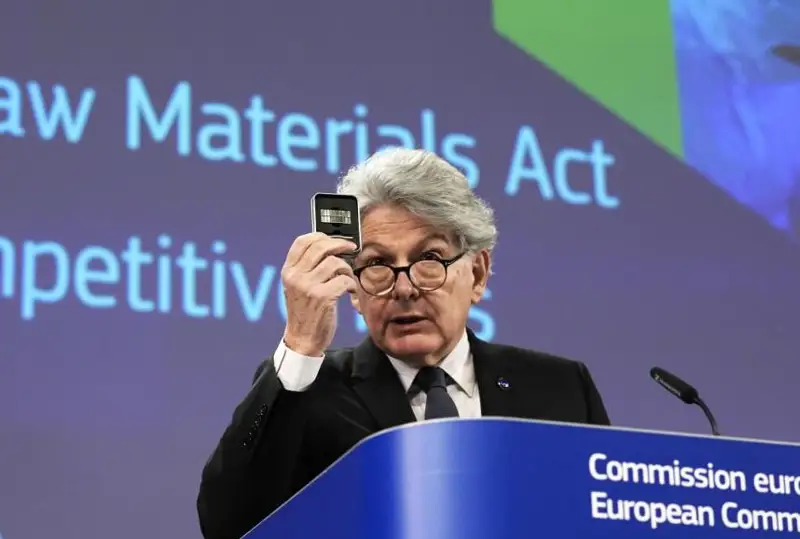 Брюссель представил предложения по зелёным технологиям и сырью