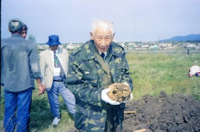 جاپوننىڭ 58 مىڭ تۇتقىنىنىڭ قابىرىن تاپقان قازاق عالىمى