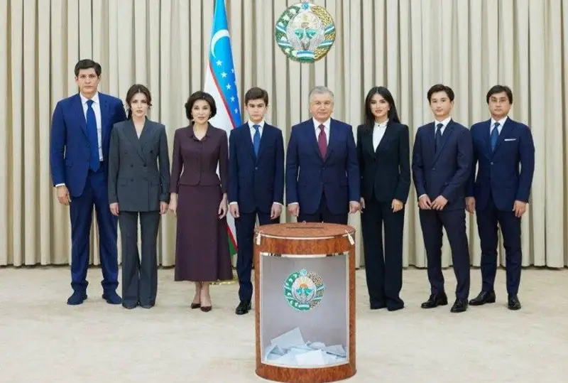 Шавкат Мирзиёев проголосовал на выборах президента Узбекистана