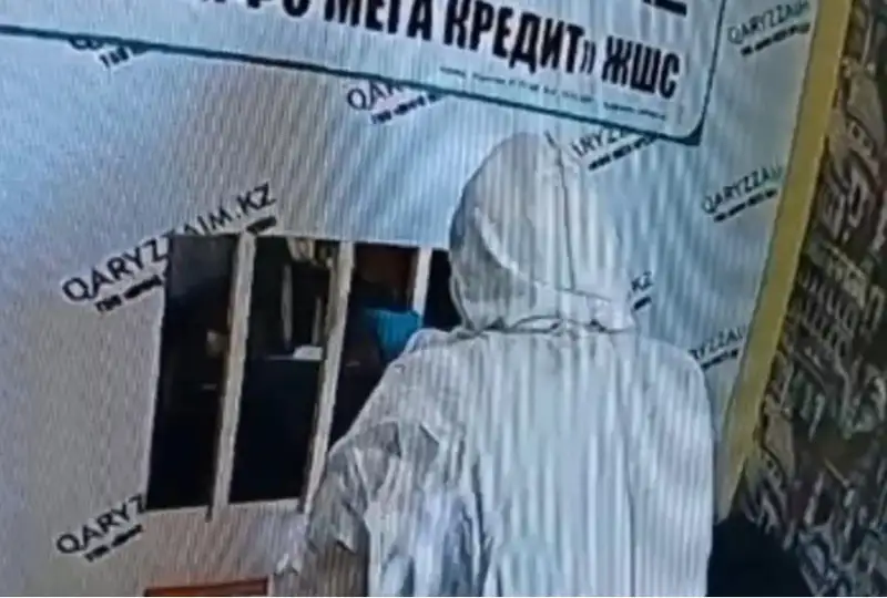 Мужчина  с игрушечным пистолетом напал на микрофинансовую организацию в ЗКО