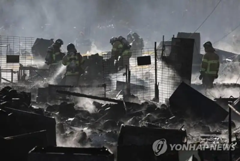 Около 500 человек эвакуировали из-за пожара в Сеуле