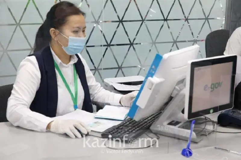 Сотрудникам ЦОНов повысят зарплаты на 50% в Казахстане