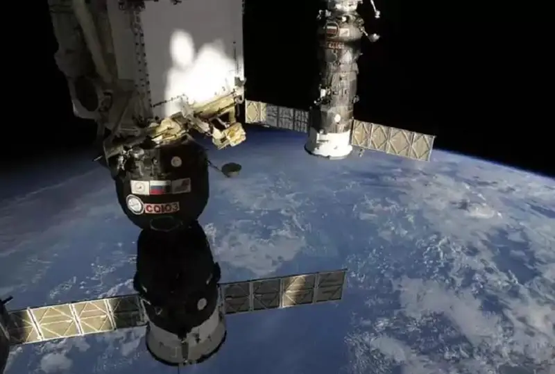 В Казахстане готовятся к приземлению беспилотного космического корабля «Союз МС-22»