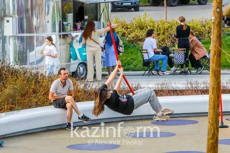 Сколько людей разных национальностей проживает в Казахстане