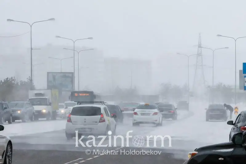 قارلى بوران: ەلوردادا عيمارات بولشەكتەرى قۇلاپ، ەلەكتر جەلىلەرىندە اپات بولدى