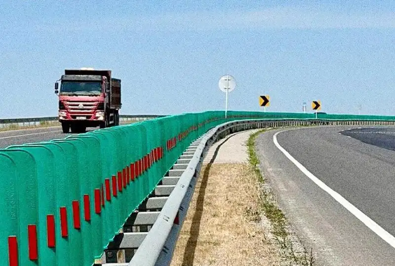 Республиканские трассы оснастят пластинами, защищающими водителей от встречных фар