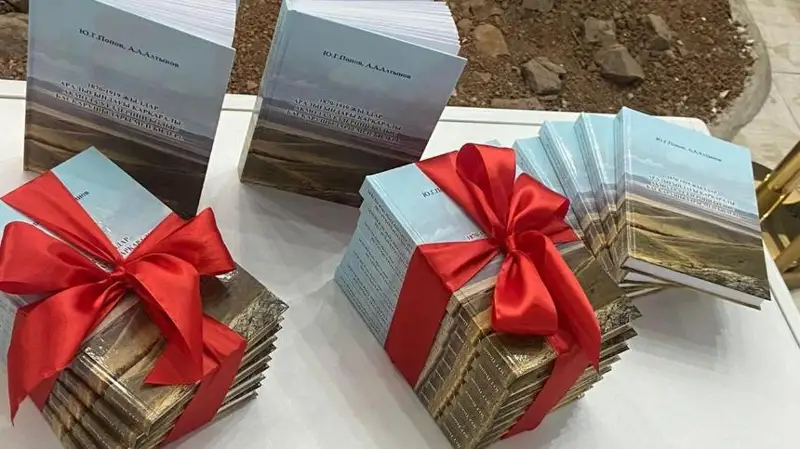 Qarqaraly men Aqmola ýezderiniń bıleri men bolystary týraly kitap shyqty