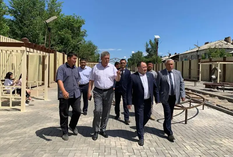 Казахстанские сенаторы обсудили проблемные вопросы с жителями регионов