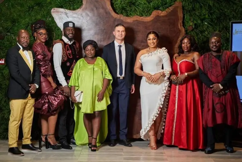 قازاق كينوسى العاش رەت افريكادا كورسەتىلدى - فوتو