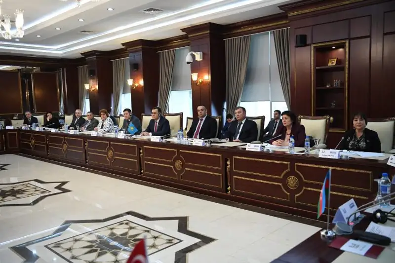 Senator Nurlan Bekenov TúrkPA komıssııasynyń otyrysyna qatysty