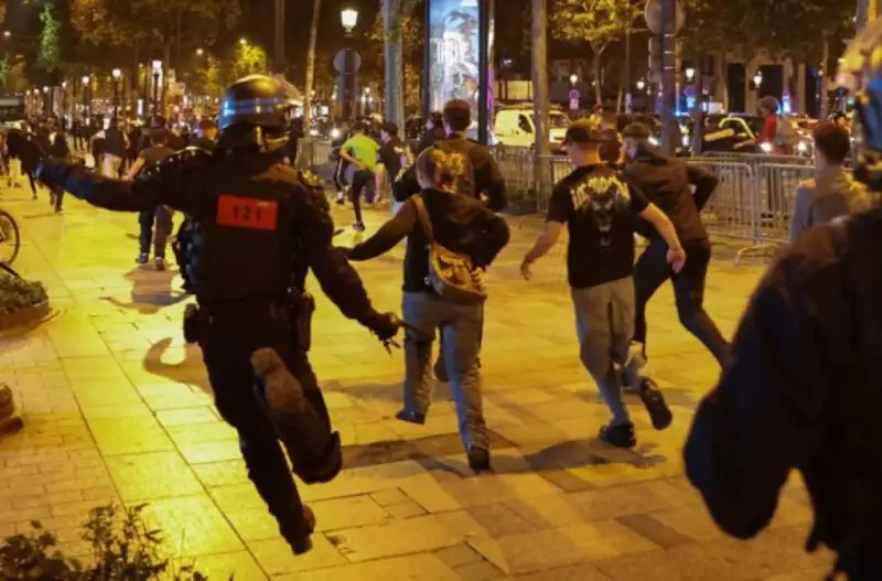 Макрон Франциядаги тартибсизлик сабаби ўрганилишини талаб қилади