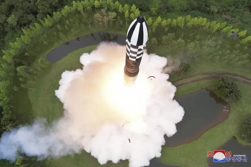 СМИ сообщили о запуске КНДР двух ракет